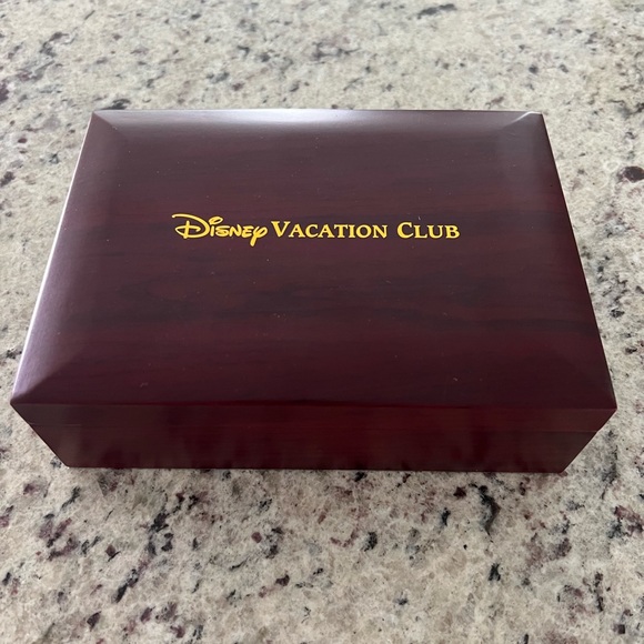 Disney Vacation Club Member Box Keepsake DVC - Picture 1 of 3